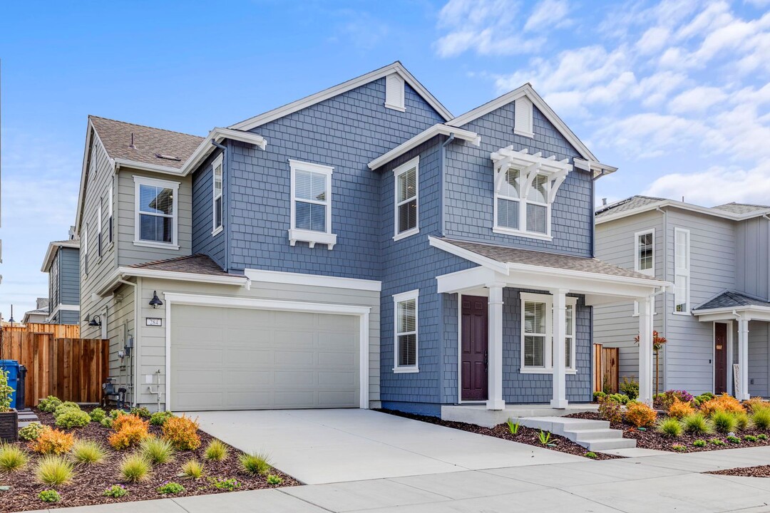 284 Wharf Ter in Marina, CA - Building Photo