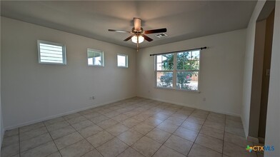 141 Duck Crk Trl in San Marcos, TX - Building Photo - Building Photo