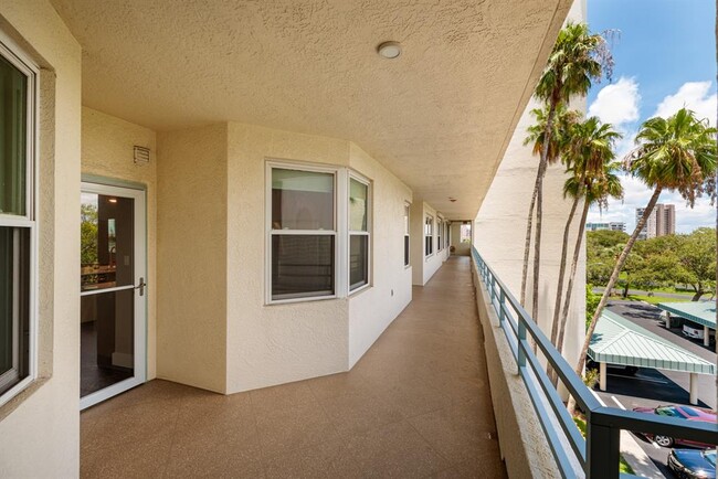 7932 Sailboat Key Blvd S in South Pasadena, FL - Building Photo - Building Photo
