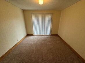 12803 SE 25th Ave in Oak Grove, OR - Foto de edificio - Building Photo
