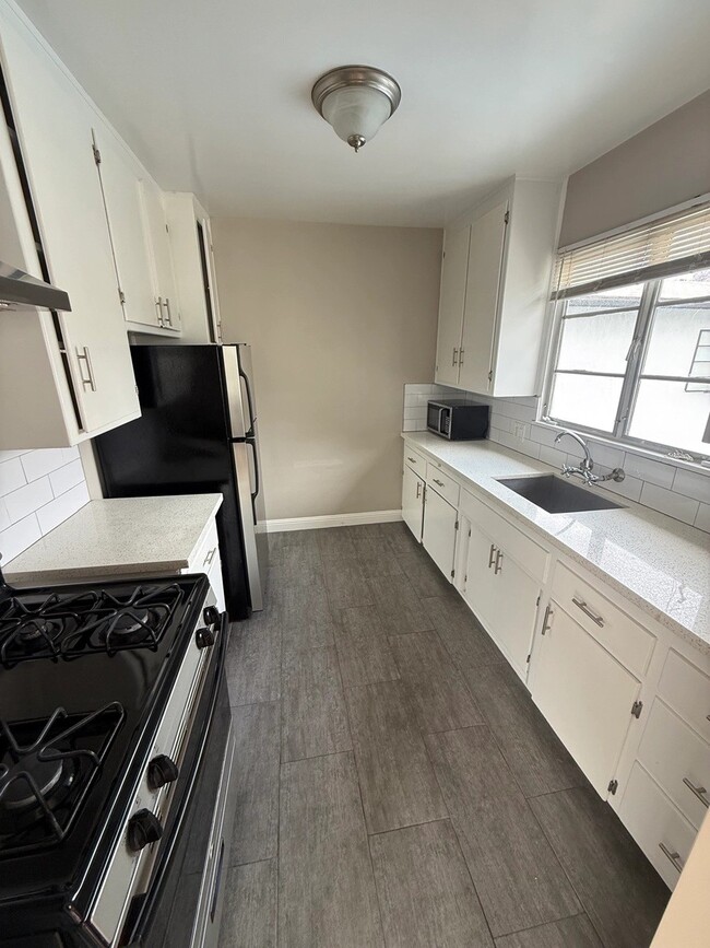 1411 Laurel Ave, Unit 17