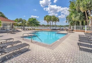 882 NW 92nd Ave in Plantation, FL - Building Photo - Building Photo