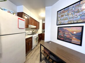 52-16 94th St-Unit -APT 2F in Queens, NY - Foto de edificio - Building Photo