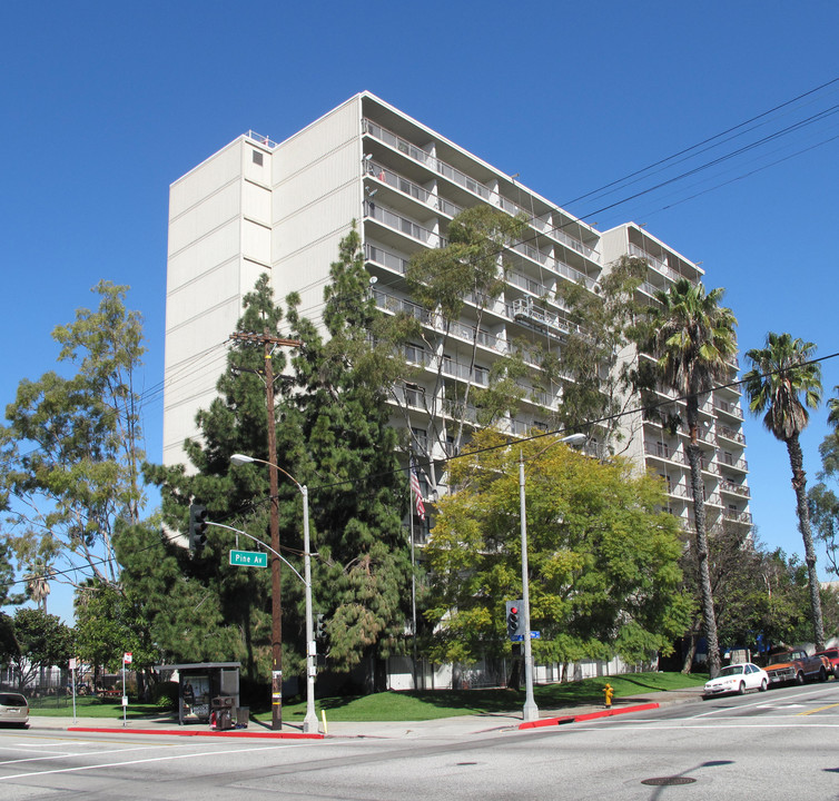 Providence Gardens Apartments in Long Beach, CA - Building Photo