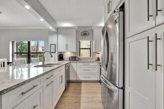 400 Uno Lago Dr, Unit 105 in Juno Beach, FL - Building Photo - Building Photo