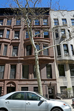 27 W 70th St in New York, NY - Building Photo - Building Photo