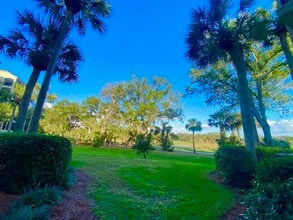 7032 Pelican Bay Blvd, Unit Pelican Bay in Naples, FL - Building Photo - Building Photo
