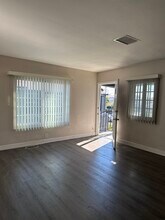 11801 Hart St, Unit 4 in North Hollywood, CA - Building Photo - Building Photo