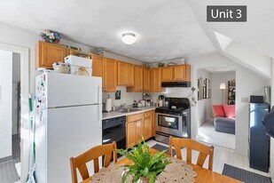 846 Main St in Woburn, MA - Building Photo