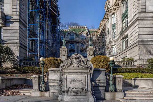 Stoneholm in Brookline, MA - Foto de edificio - Building Photo