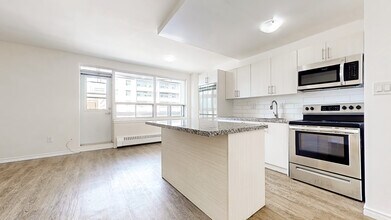 285 Melvin Apartments in Hamilton, ON - Building Photo - Building Photo