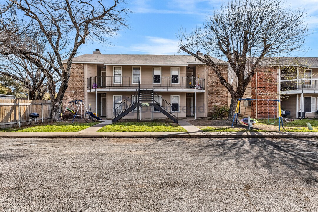 2012 W Loop, Unit B in Austin, TX - Building Photo