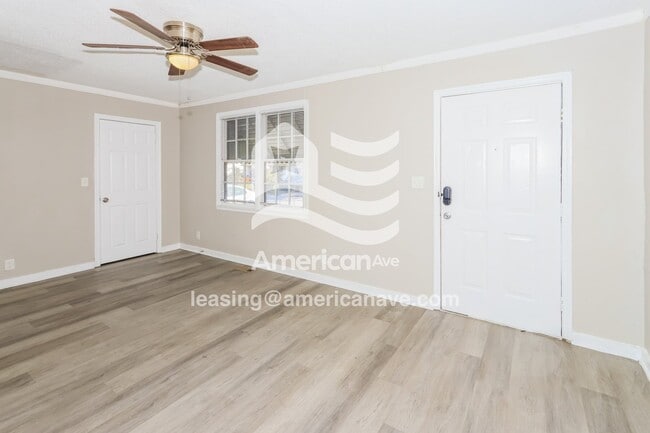 211 Meadowdale Dr in Warner Robins, GA - Foto de edificio - Building Photo