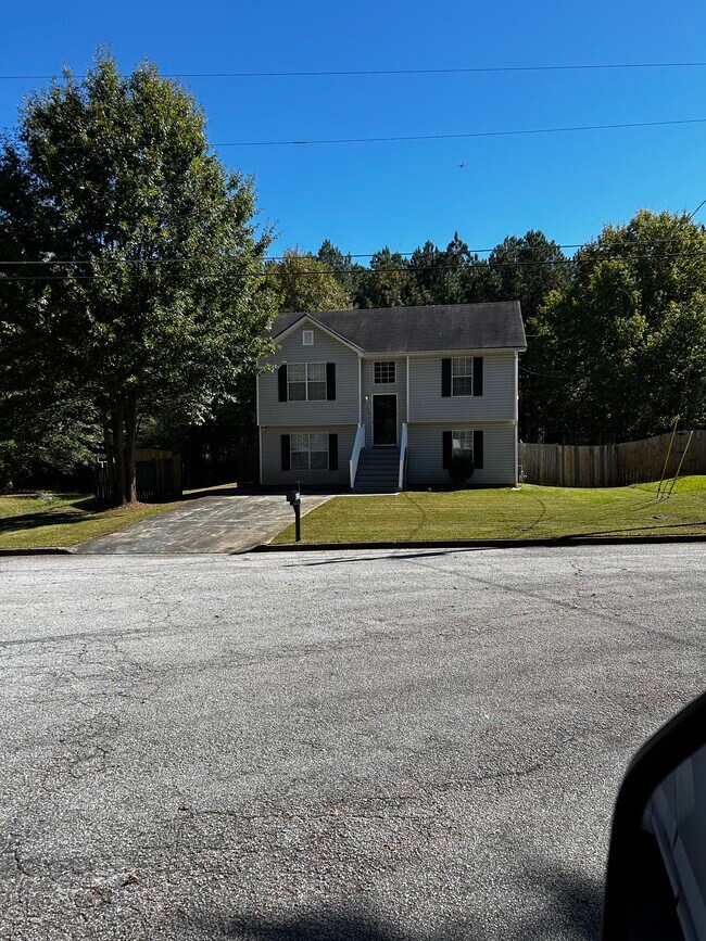 4226 Viewpoint Ln Rentals in Ellenwood, GA