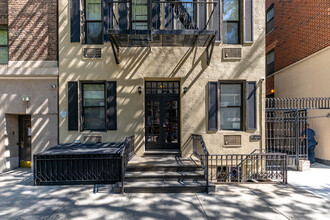 237 E 79th St in New York, NY - Building Photo - Building Photo