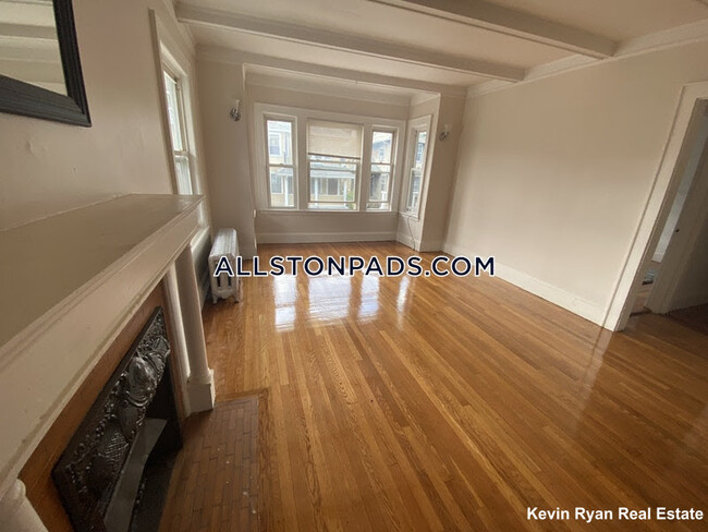 15-17 Boulevard Ter, Unit 17 in Boston, MA - Building Photo - Building Photo