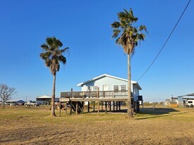 405 Blue Water Blvd in Bay City, TX - Building Photo