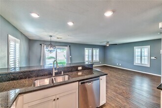 2924 Tranquil Brook Ave in Henderson, NV - Building Photo - Building Photo