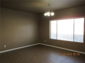 2057 Rex Allen Dr in Kingman, AZ - Foto de edificio - Building Photo