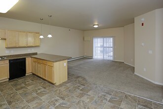 Shadow Ridge Apartments in West Fargo, ND - Foto de edificio - Interior Photo