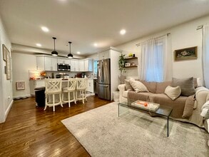 21 Bellevue St, Unit 1A in Waltham, MA - Building Photo - Building Photo