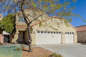 2066 Club Crest Way in Henderson, NV - Building Photo - Building Photo