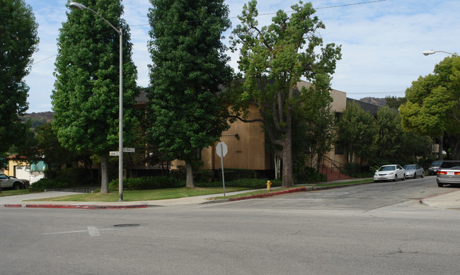 2425 Canada Blvd in Glendale, CA - Building Photo - Building Photo