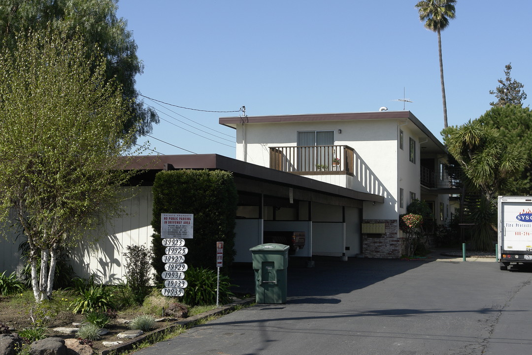 Las Casitas in Castro Valley, CA - Building Photo