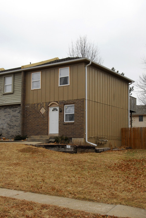 3825-3839 NE Colonial Dr in Lee's Summit, MO - Building Photo