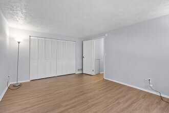 976 Wood Hollow Dr, Unit 1L in Cranberry Township, PA - Foto de edificio - Building Photo