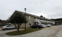 Town Villa Apartments I & II in Hattiesburg, MS - Building Photo - Building Photo