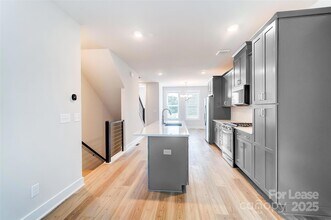 525 W Tremont Ave, Unit 02-0454 in Charlotte, NC - Building Photo - Building Photo