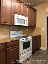 910 Pine St-Unit -Unit C-201 in Floresville, TX - Building Photo - Building Photo