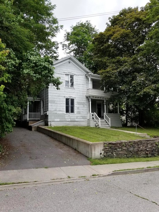 6 Fairview St in Oneonta, NY - Building Photo