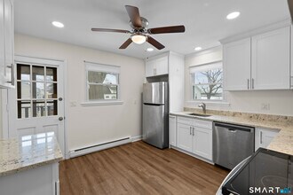 110 Burwood Ave in Stamford, CT - Building Photo - Building Photo