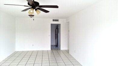 7787 SW 86th St, Unit E 311 in Miami, FL - Building Photo - Building Photo