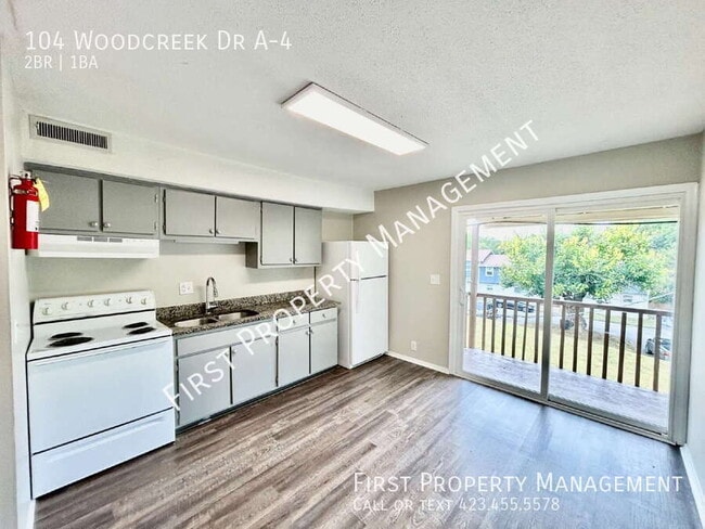 property at 104 Woodcreek Rd