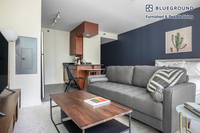 210 N Wells St, Unit FL17-ID258 in Chicago, IL - Building Photo - Building Photo