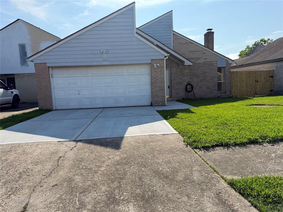 4411 Yupon Ridge Dr in Houston, TX - Building Photo
