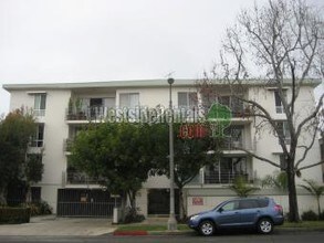 415 Montana Ave in Santa Monica, CA - Foto de edificio - Building Photo
