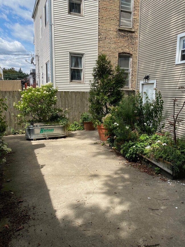 1643 W Carmen Ave, Unit 1 in Chicago, IL - Building Photo - Building Photo