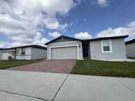 512 Mckenna Dr in Winter Haven, FL - Building Photo