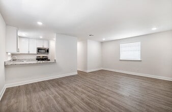 Artwalk Bucktown in Metairie, LA - Building Photo - Building Photo