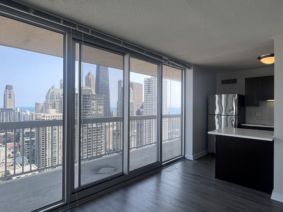 6 W Grand Ave, Unit 1311 in Chicago, IL - Building Photo