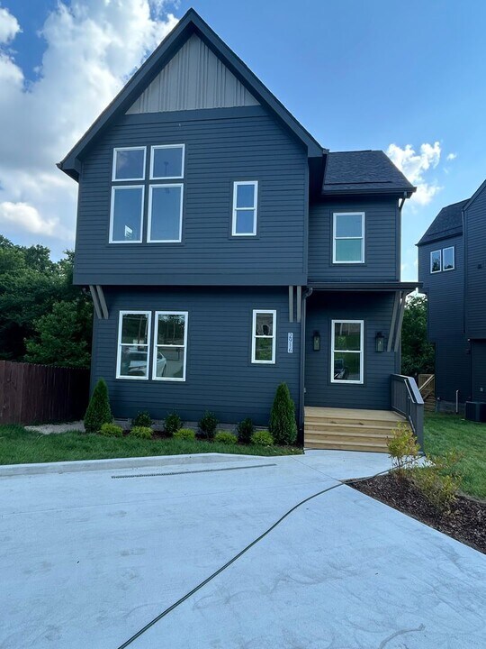 2916 Stokers Ln in Nashville, TN - Building Photo