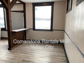 261 College St SE in Valley City, ND - Building Photo - Building Photo