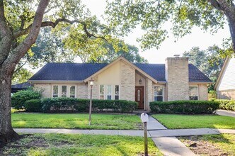 2731 River Birch Dr in Sugar Land, TX - Foto de edificio - Building Photo