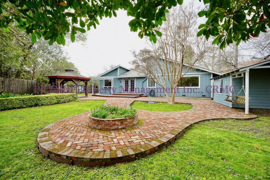 28 Leslie Ct in Novato, CA - Building Photo