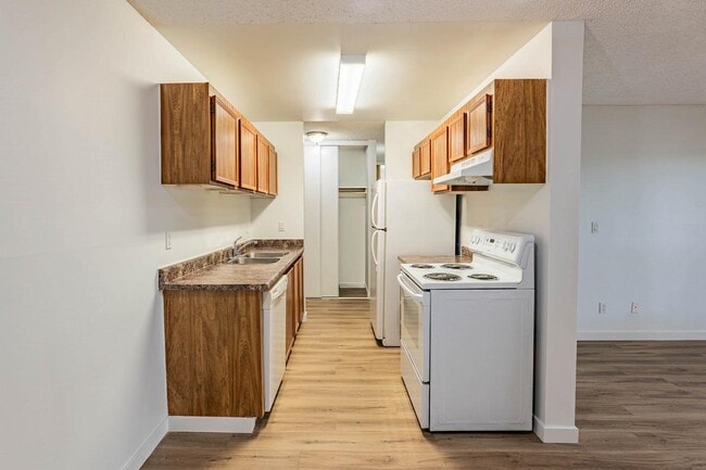 Christopher County in Edmonton, AB - Building Photo - Building Photo