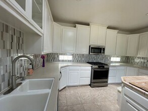 527 Stoneridge Dr in San Luis Obispo, CA - Building Photo - Building Photo